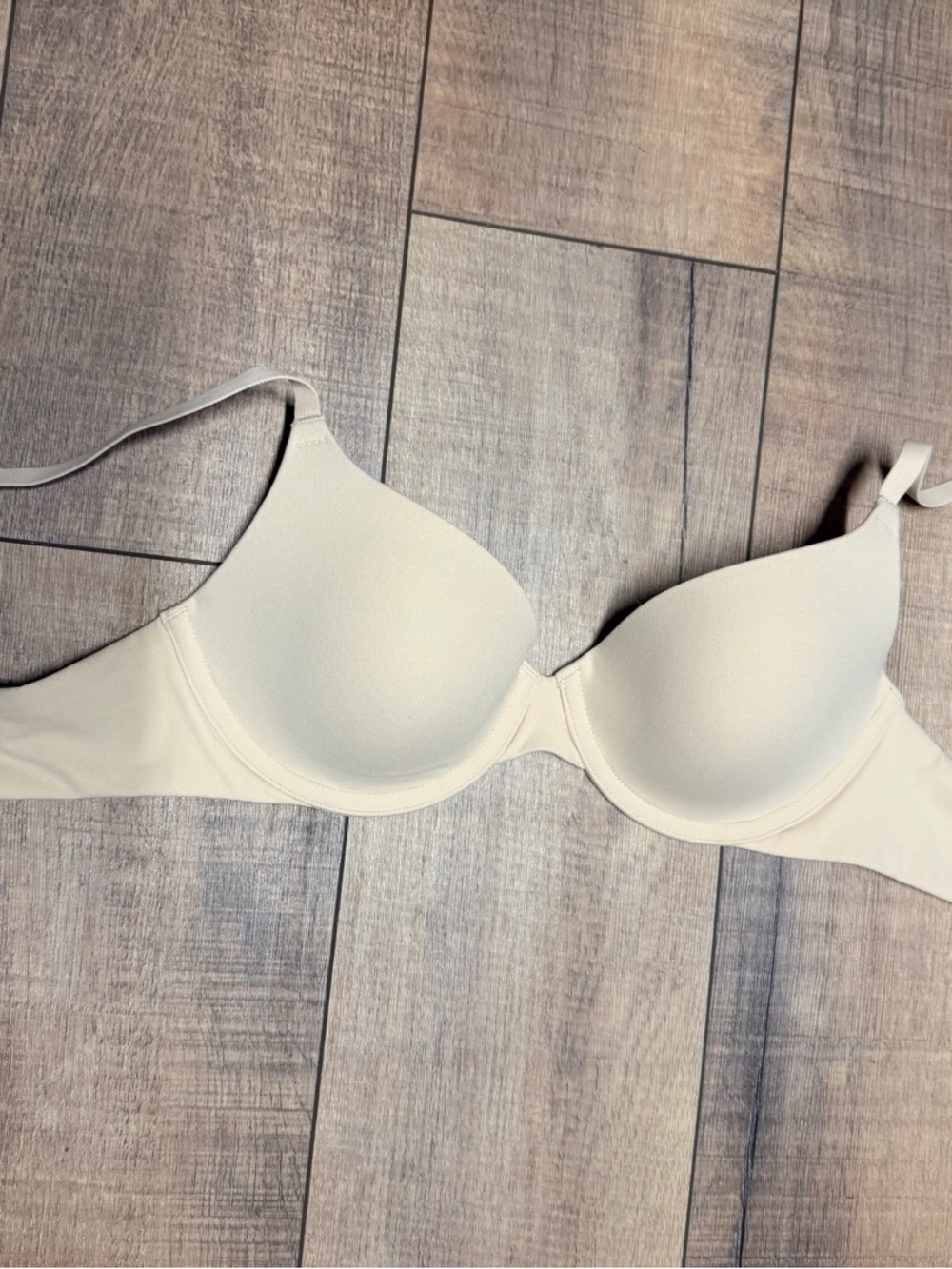 Skims Smooth T-Shirt Bra in Nude NWT